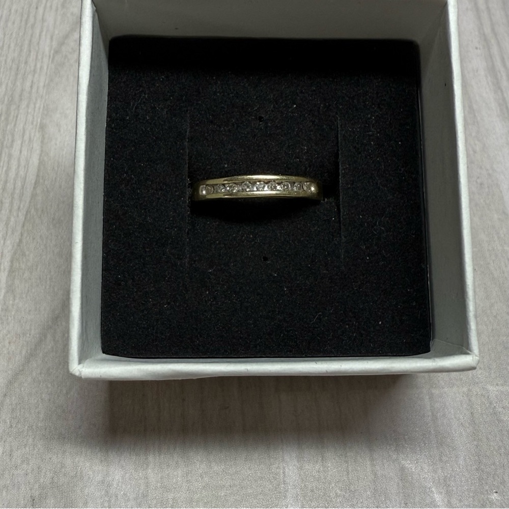 10K Yellow Gold Elegant Gold and Diamond Ring.